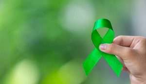 El lazo verde simboliza el el cáncer