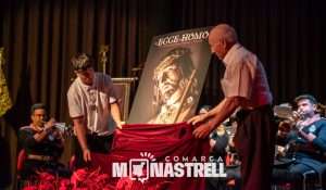 Momento en el que se descubre la imagen de portada de la revista