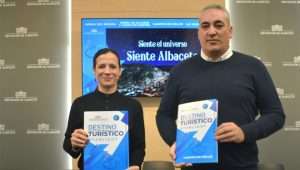 Raquel Ruiz, diputada provincial de Turismo, y Jesús lópez, presidente del GDR Campos de Hellín