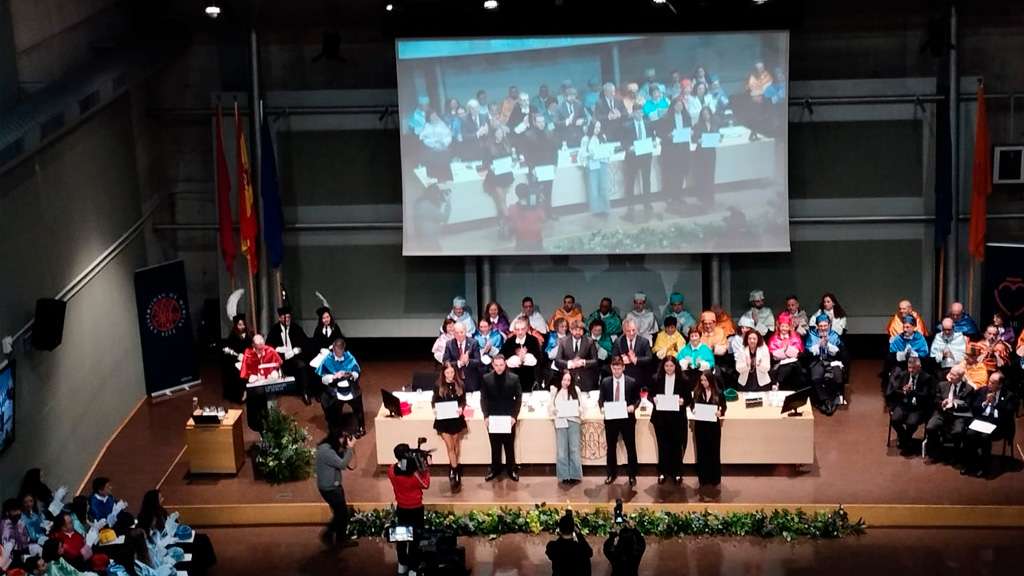 Momento en el que se entregaron los reconocimientos