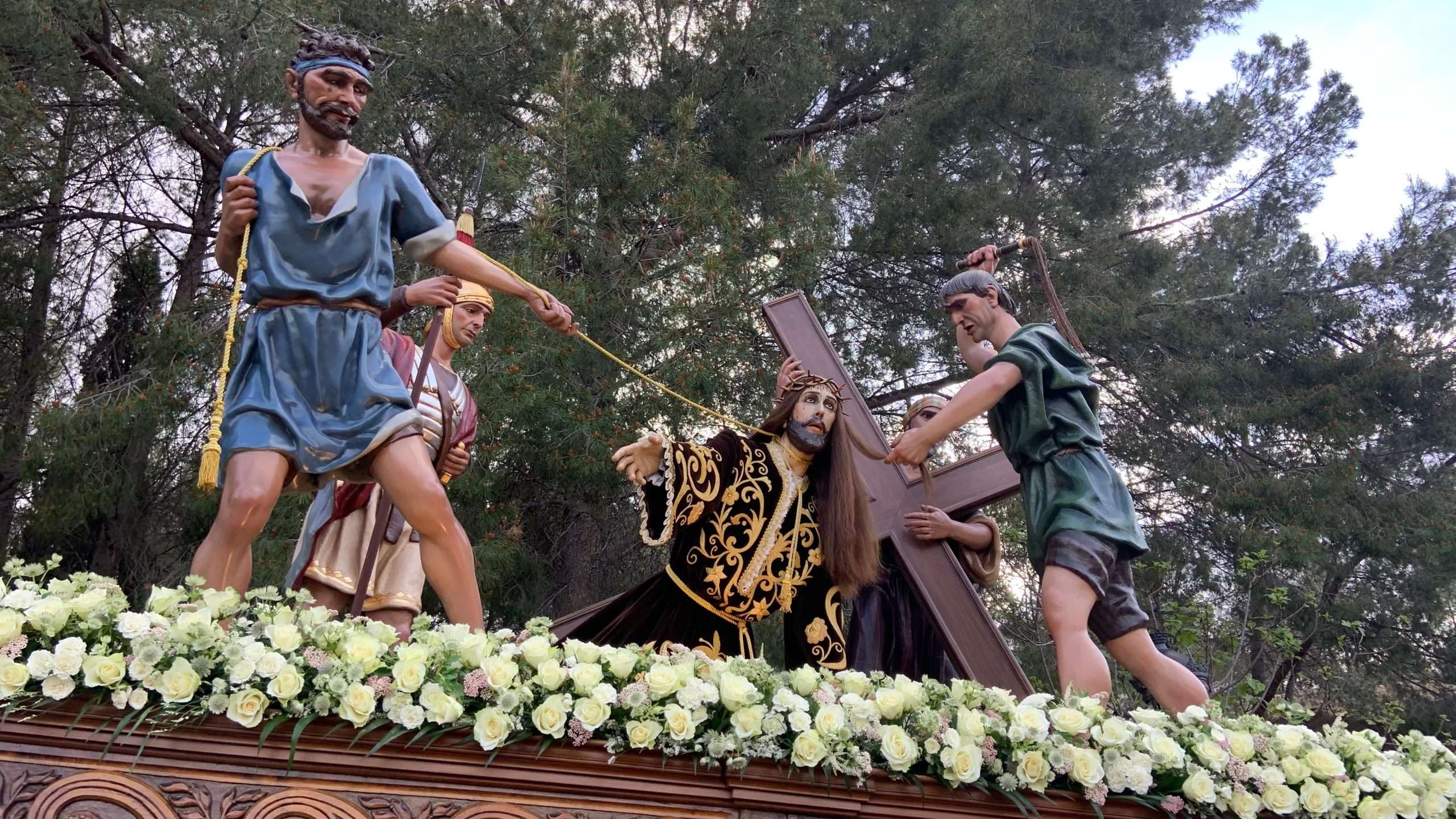 El paso de la Caída de Jesús bajando para incorporarse a la procesión de Jueves Santo